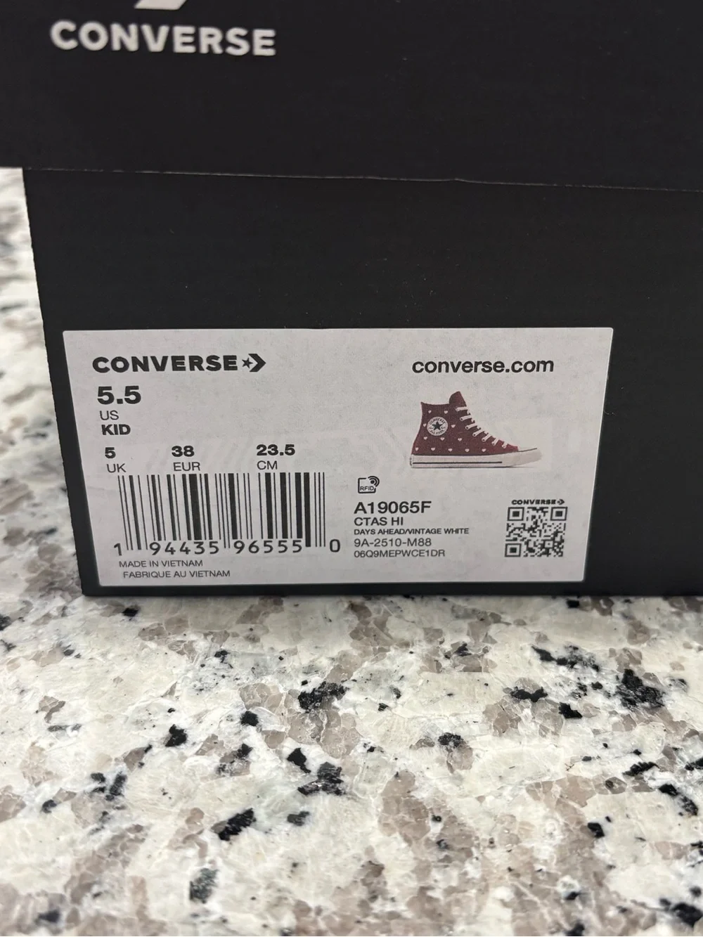 Converse Chuck Taylor All Star High Top Shoes Hearts Red Sneaker Youth Size 5.5